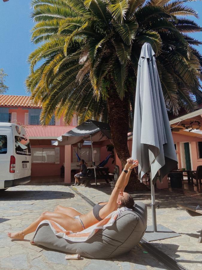 Auberge de jeunesse Dolphins Backpackers à Sunshine Beach Extérieur photo